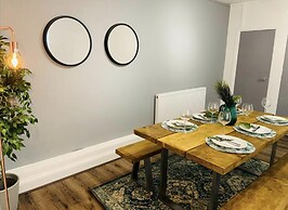 4br-11guests-patio-familyfriendly-citycentre-beach