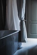 Les Suites The Marcel