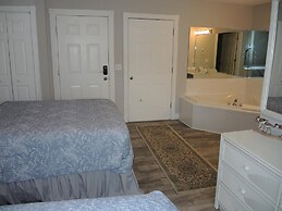 Brunswick Plantation Resort Villa 308 With Sleek Interior and Golf Cou