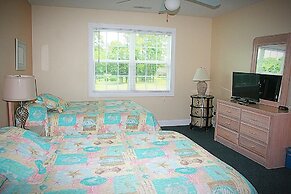 709m 1 Bedroom Condo by RedAwning