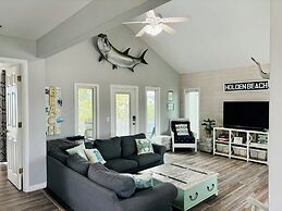 Beach Buoys & Salty Gulls 4 Bedroom Home by RedAwning