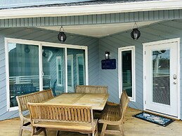 Beach Buoys & Salty Gulls 4 Bedroom Home by RedAwning