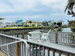 Beach Buoys & Salty Gulls 4 Bedroom Home by RedAwning