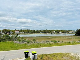Beach Buoys & Salty Gulls 4 Bedroom Home by RedAwning