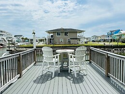 Beach Buoys & Salty Gulls 4 Bedroom Home by RedAwning