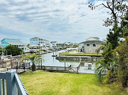Beach Buoys & Salty Gulls 4 Bedroom Home by RedAwning