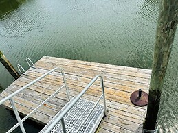 Beach Buoys & Salty Gulls 4 Bedroom Home by RedAwning