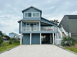 Beach Buoys & Salty Gulls 4 Bedroom Home by RedAwning