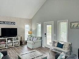 Beach Buoys & Salty Gulls 4 Bedroom Home by RedAwning
