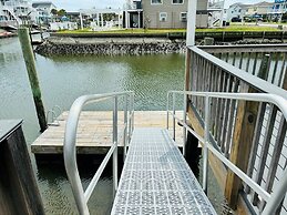 Beach Buoys & Salty Gulls 4 Bedroom Home by RedAwning