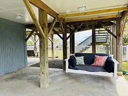 Beach Buoys & Salty Gulls 4 Bedroom Home by RedAwning
