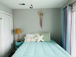 Beach Buoys & Salty Gulls 4 Bedroom Home by RedAwning