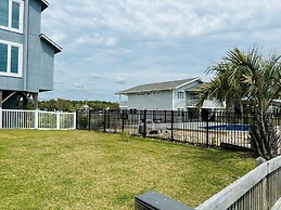 Beach Buoys & Salty Gulls 4 Bedroom Home by RedAwning