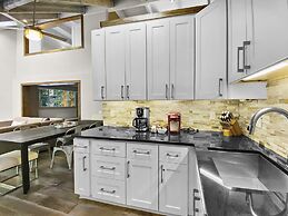 Mill Run 17 2 Bedroom Townhouse by RedAwning