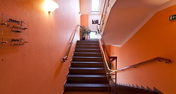 Hotel N