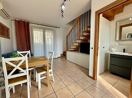 Modern Seaside Flat by the Pool