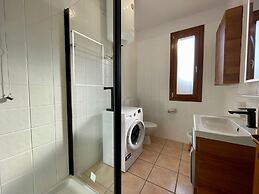 Modern Seaside Flat by the Pool