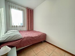 Modern Seaside Flat by the Pool