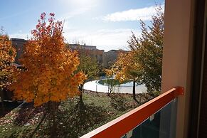 Modern Seaside Flat by the Pool