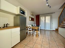 Modern Seaside Flat by the Pool