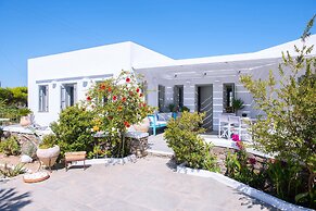 Villa Arades Sifnos with Private Pool