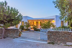 Villa Arades Sifnos with Private Pool