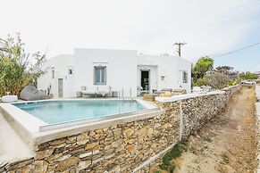 Villa Arades Sifnos with Private Pool