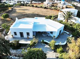 Villa Arades Sifnos with Private Pool