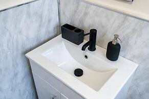 Impeccable Luxury 2-bed House in Sheffield