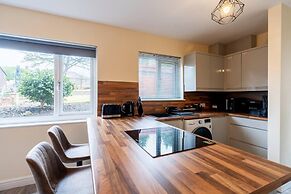 Impeccable Luxury 2-bed House in Sheffield