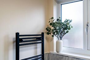 Impeccable Luxury 2-bed House in Sheffield