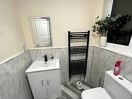 Impeccable Luxury 2-bed House in Sheffield