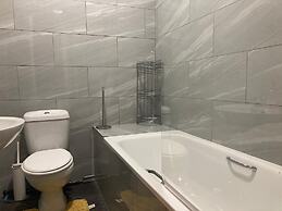 Three Bed Two Bath Apartment in London