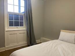 Three Bed Two Bath Apartment in London