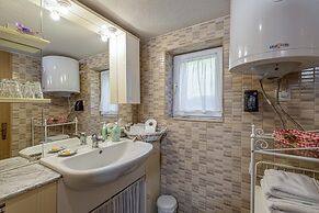 Chalet Birchwood With Whirlpool and Sauna