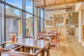 Premier Inn Milton Keynes - Willen Lake
