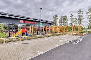 Premier Inn Milton Keynes - Willen Lake