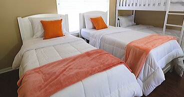 6Bdrm 3.5Bath 14Beds - 2 Story Houston