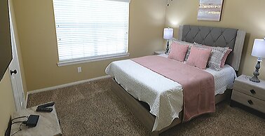 6Bdrm 3.5Bath 14Beds - 2 Story Houston