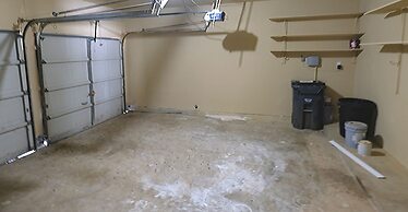 6Bdrm 3.5Bath 14Beds - 2 Story Houston