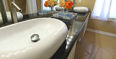 6Bdrm 3.5Bath 14Beds - 2 Story Houston