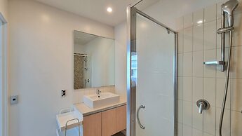 Marina View Apartment in Viaduct - Pool