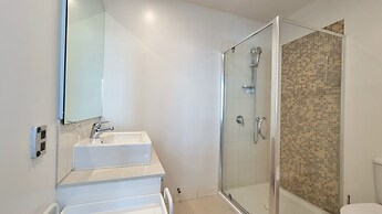 Marina View Apartment in Viaduct - Pool