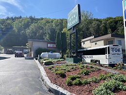 Silver Maple Motel