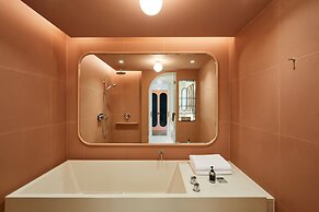 The Standard, Bangkok Mahanakhon