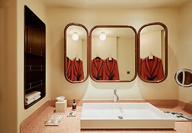 The Standard, Bangkok Mahanakhon