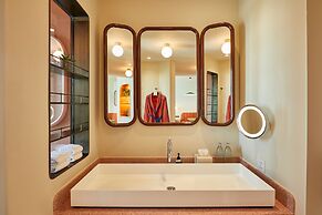 The Standard, Bangkok Mahanakhon