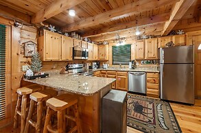 Moose Tracks 3 Bedroom Cabin by Redawning