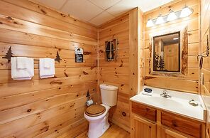 Moose Tracks 3 Bedroom Cabin by RedAwning