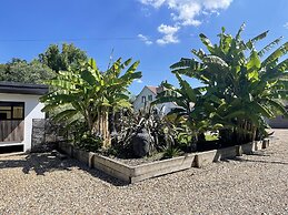 River Guest House With Jacuzzi, Fire and Boat Hire